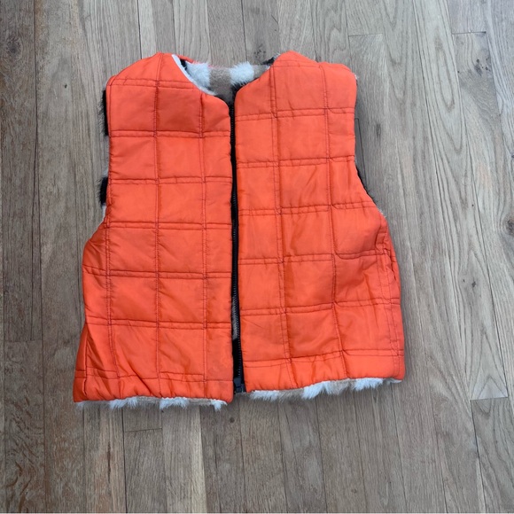 Women’s Reversible Faux Fur Vest - Picture 4 of 4